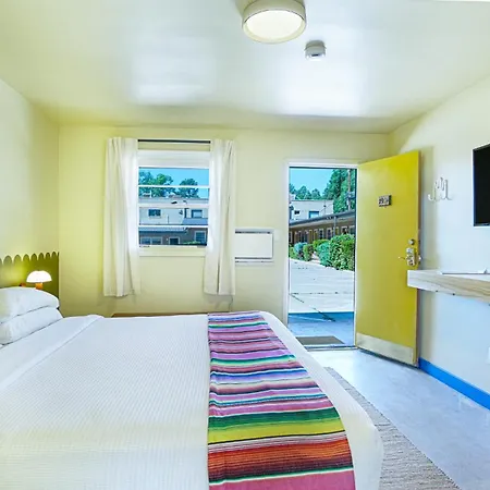 The Siesta Motel-3