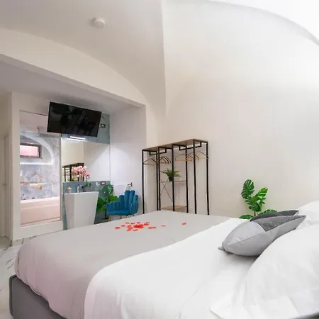 Etnea 208 Luxury Jacuzzi Suite Catania-3