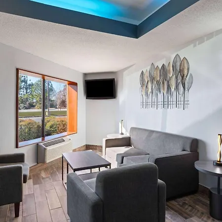 Baymont By Wyndham Creedmoor-3