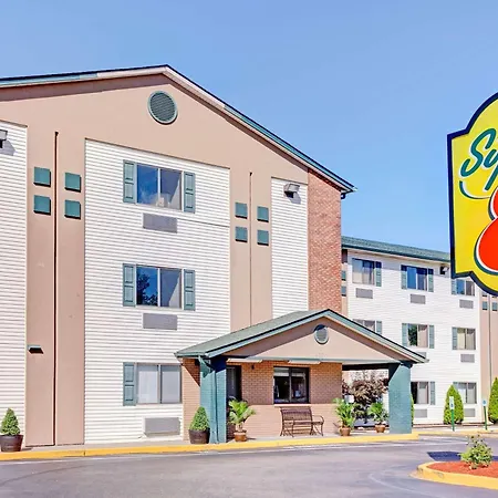 Super 8 By Wyndham Louisville Airport-3