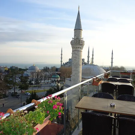 Lapis Inn Hotel & Spa-3