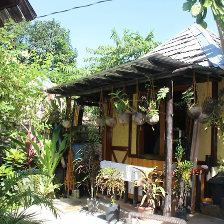 Novie'S Tourist Inn-3