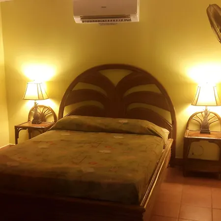 Hotel Verde Mar Direct Beach Access-3