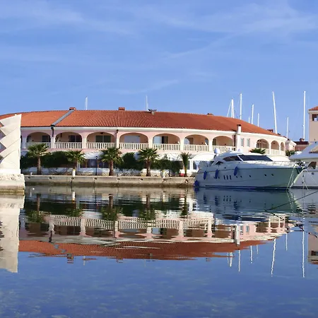 Marina Frapa Resort Rogoznica-2