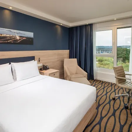 Hampton By Hilton Frankfurt Airport-3