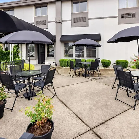 Days Inn By Wyndham Columbus East Airport-3