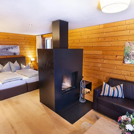 Wohlfühlhotel Hubertushof am Arlberg - Ski-In&Ski-Out - Sky Pool-3