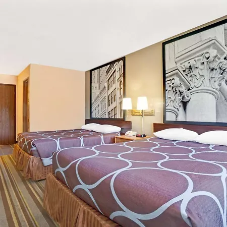 Super 8 By Wyndham Louisville Airport-2