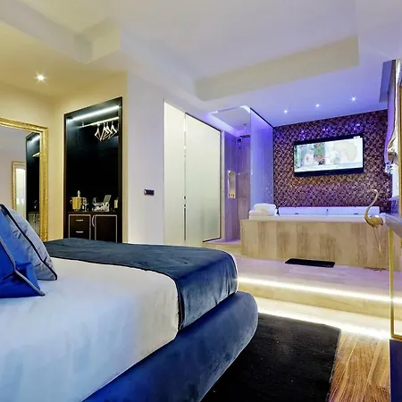 Spanish Diamond Luxury Suites & Jacuzzi-2