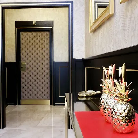 Spanish Diamond Luxury Suites & Jacuzzi-3
