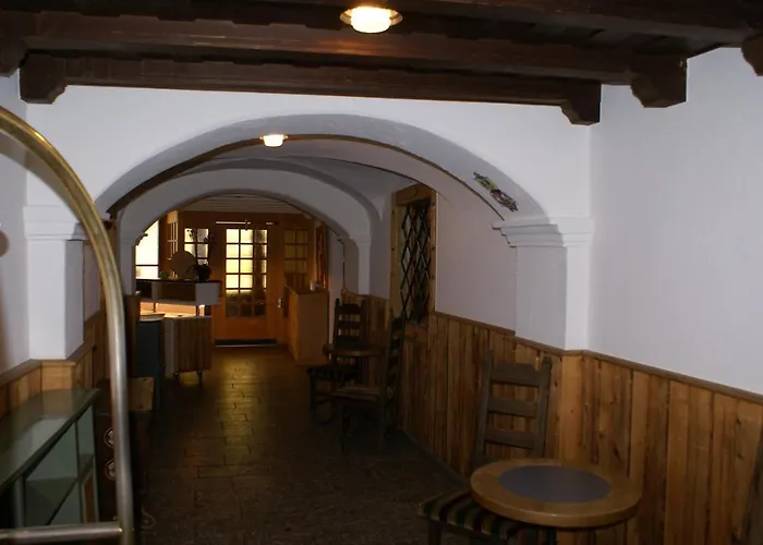 Historisches Hotel Piz Ela Berguen