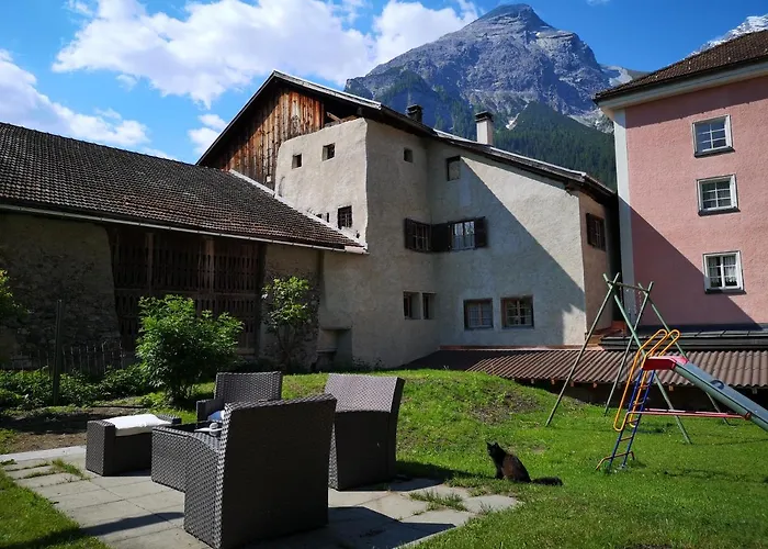 Historisches Hotel Piz Ela Berguen