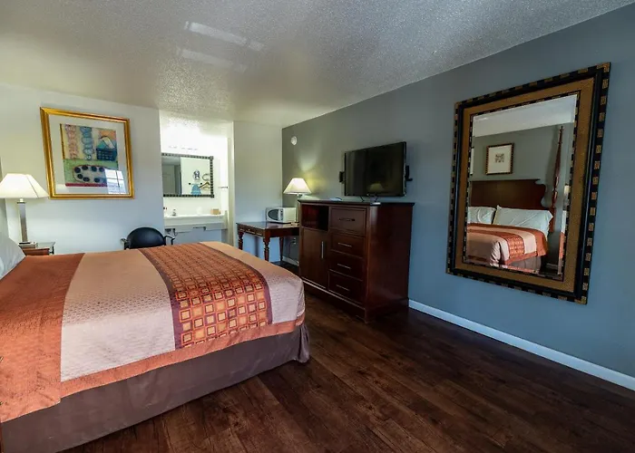 American Inn & Suites Russellville