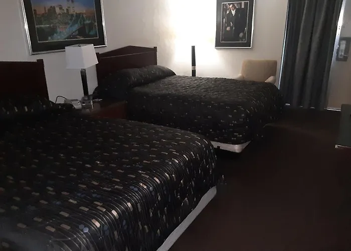 Vegas Minot Hotel