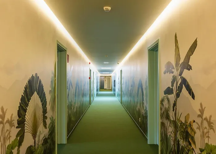Three House Hotel