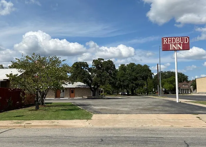 Redbud Inn