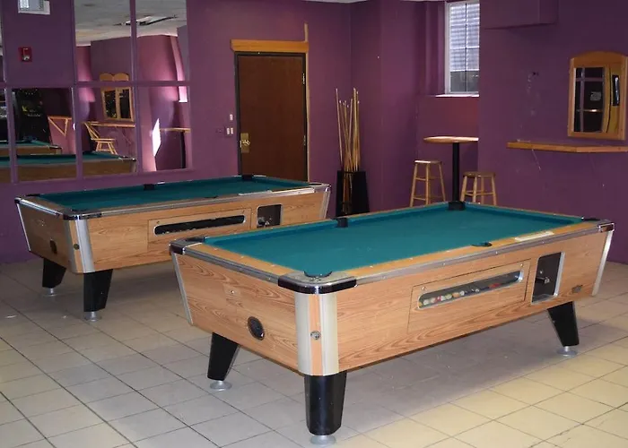 Econo Lodge Inn & Suites
