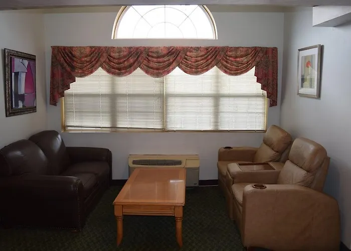 Econo Lodge Inn & Suites