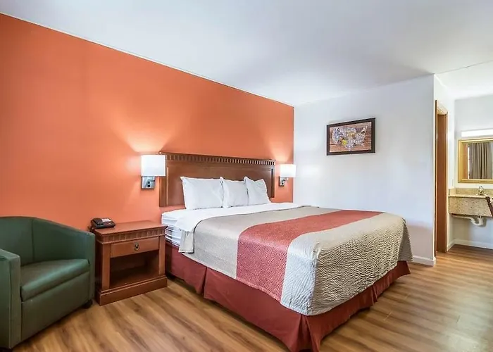 Econo Lodge Glens Falls