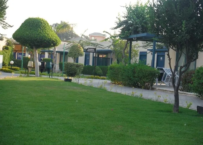 Cairo Pyramids Hotel