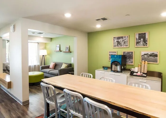 Woodspring Suites Lake Jackson