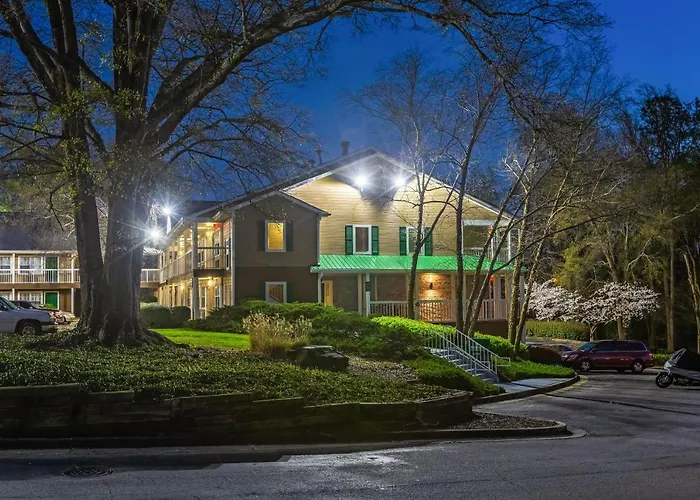 Hometowne Studios By Red Roof Atlanta - Norcross Downtown