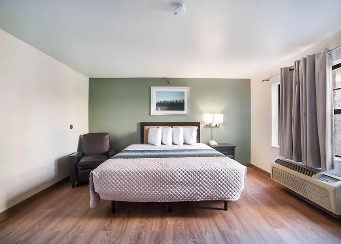 Hometowne Studios By Red Roof St. Louis - Airport/N Lindbergh
