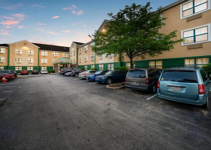 Hometowne Studios By Red Roof St. Louis - Airport/N Lindbergh