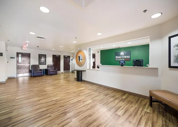 Hometowne Studios By Red Roof St. Louis - Airport/N Lindbergh