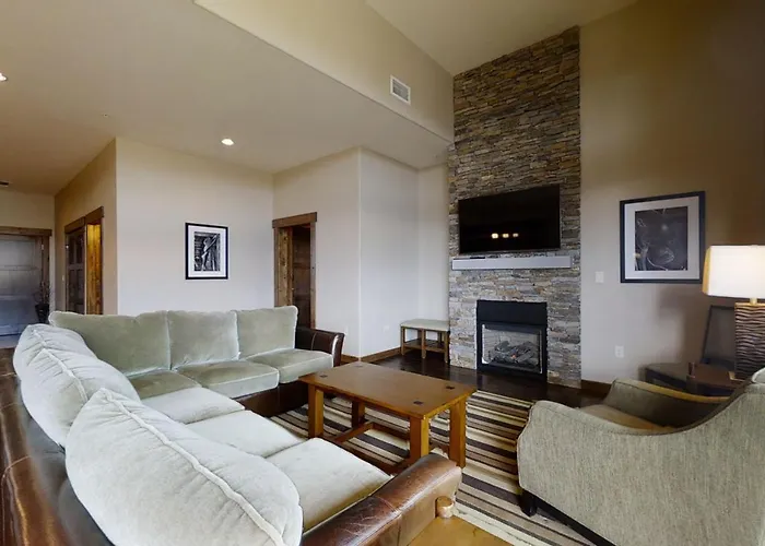 Trailhead Lodge 4100