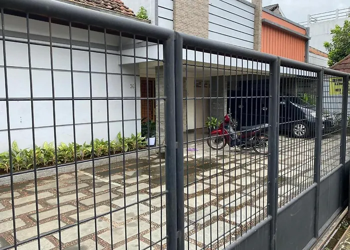 Jatiwinangun Homestay Near Gor Satria Purwoketo Mitra Reddoorz