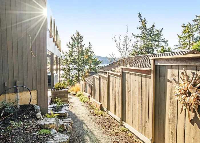 Kingfisher Cove Hideaway