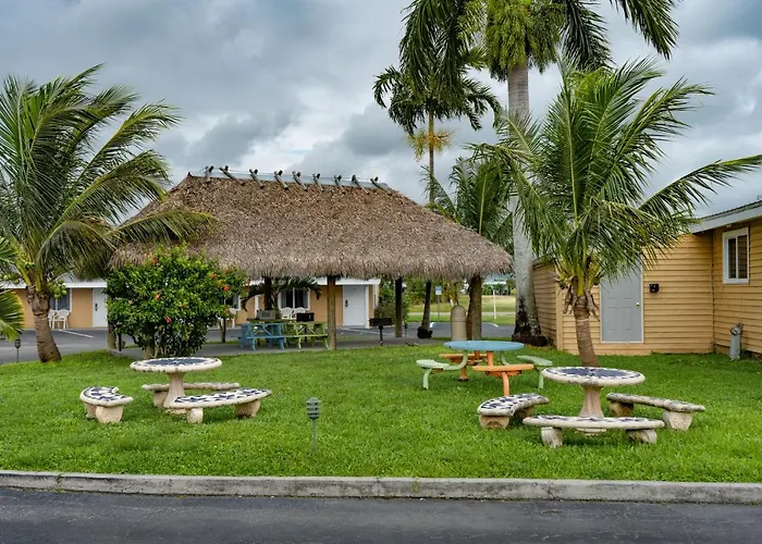 Everglades City Motel - Everglades Adventures Inn