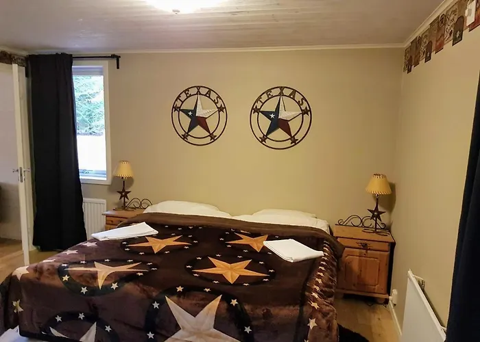Lone Star Konferens Boende, Hoeoer