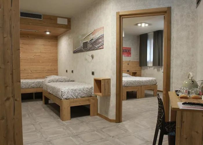 Hotel Bed & Rooms , Corte Rossa -1 Min Walk To Bernina Express