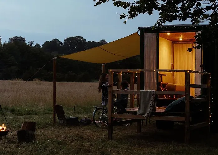 Abbeyfield Horsebox Glamping