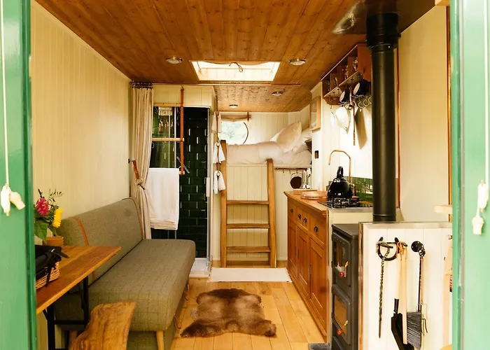 Abbeyfield Horsebox Glamping