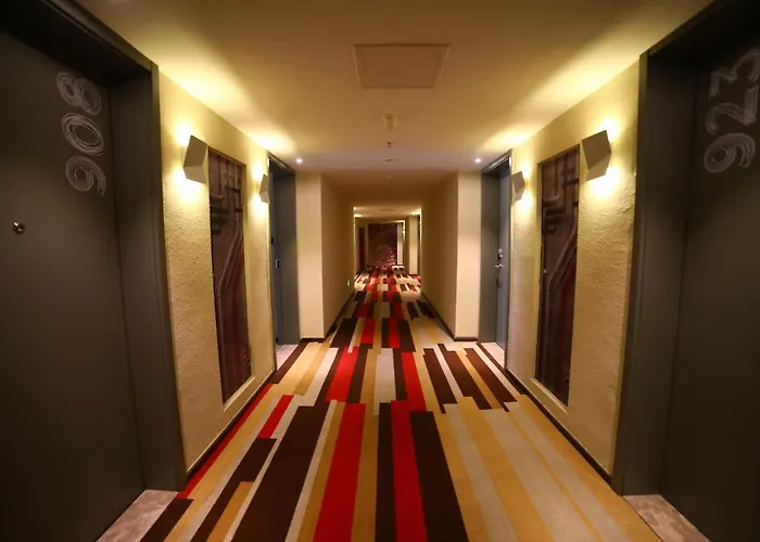 Ibis Weihai Oriental New Ground Hotel