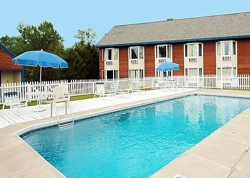 Econo Lodge Inn & Suites Shelburne