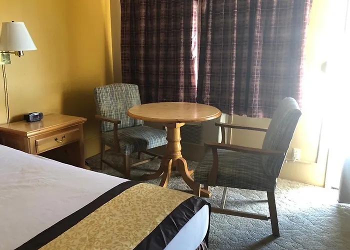 Knights Inn - Baker City