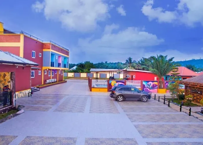 Kikis Court Resort