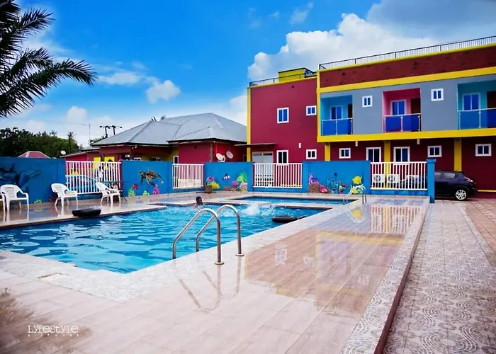 Kikis Court Resort