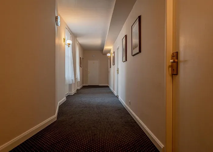 City Hotel