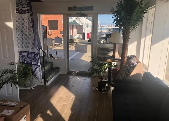 Gold Crest Motel