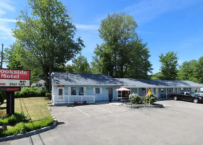 Brookside Inn & Cottages
