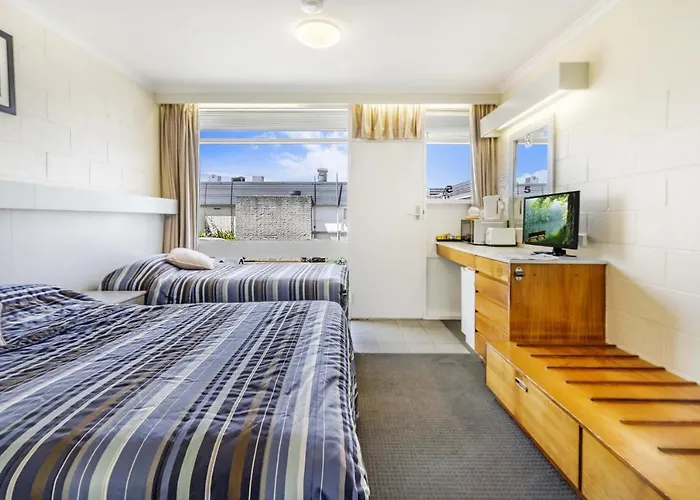 Top Of The Town Hotel Motel