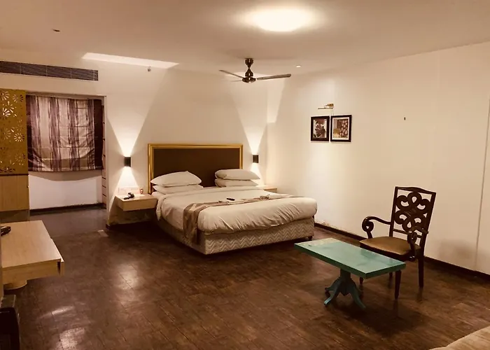 Hotel Sabareesh Park