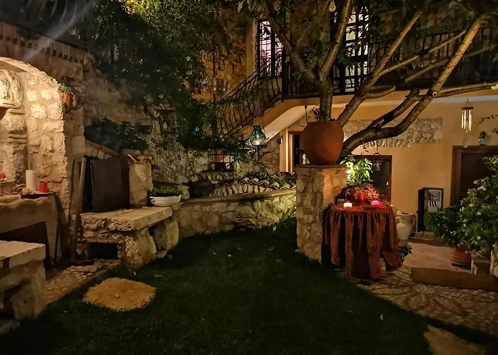 Albergo Diffuso La Castellana “ Camera Della Dama”