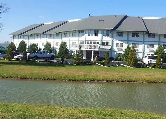 Days Inn By Wyndham Shelburne/Burlington