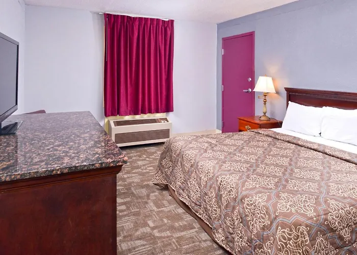 Country Garden & Suites-Benton